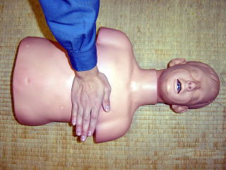 胸骨圧迫の画像3
