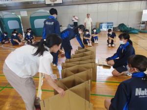 段ボールベッド組み立て