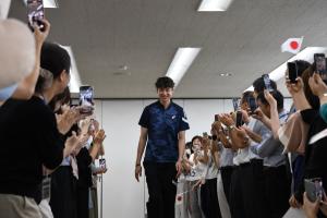 出迎えられる小野寺選手