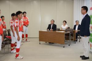 山田市長に優勝報告