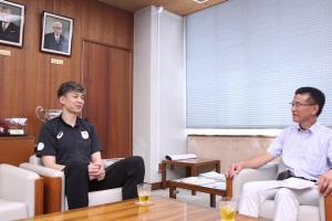 小野寺選手と市長の対談の様子