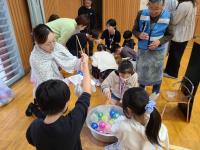水ヨーヨー釣りの様子