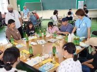 ほのぼの灯りづくりの様子