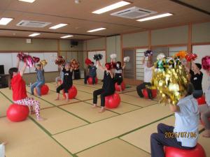 バランスボールで楽しくエクササイズ