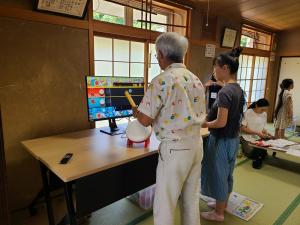 自由来館