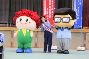 萌江さんとカーナくんと岩沼係長