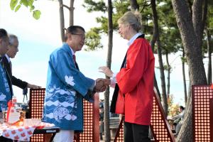 山田市長とカナダ館館長