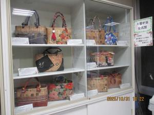 一閑張りバッグ作りの写真3