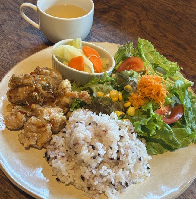 揚げ鶏の香味ソースプレート