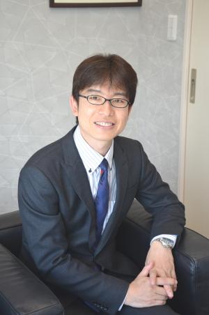 畠山明氏