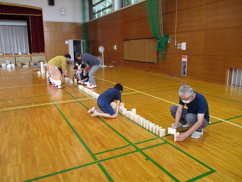 「公民館でやってみよう！手づくりドミノ大会」の画像1