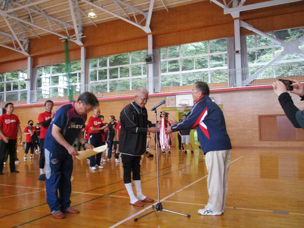 スローピッチソフトボールの部　優勝　一丁目町内会さんの画像