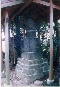 東光寺石造宝篋印塔写真