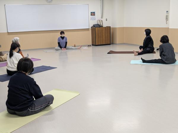 音楽に合わせて、呼吸を整えからだ全体をリラックス