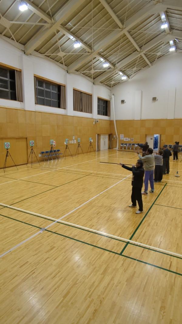 集中して的を狙います