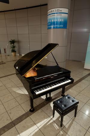 復興空港ピアノ写真